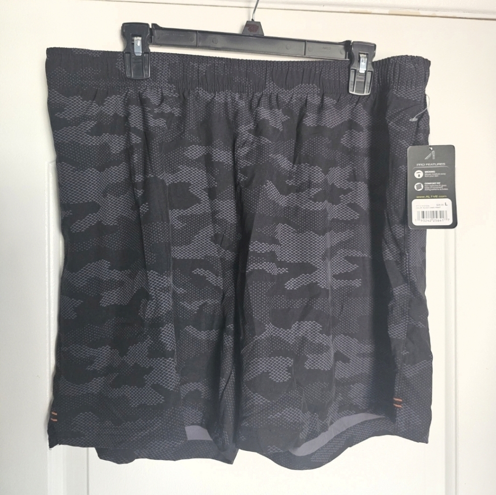 Men's Al1ve 7 Inch Shorts Black and Gray Camouflage Shorts Large